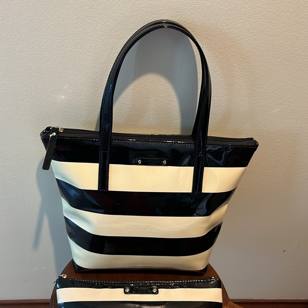 Kate Spade Vintage Striped duo shoulder bag & Zipper Pouch patent leather EUC - Picture 3 of 17
